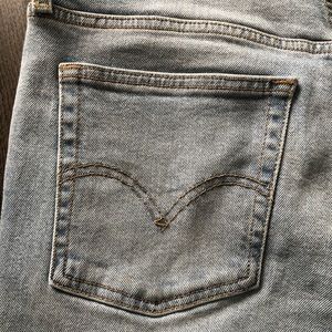Faded denim cropped length Levis